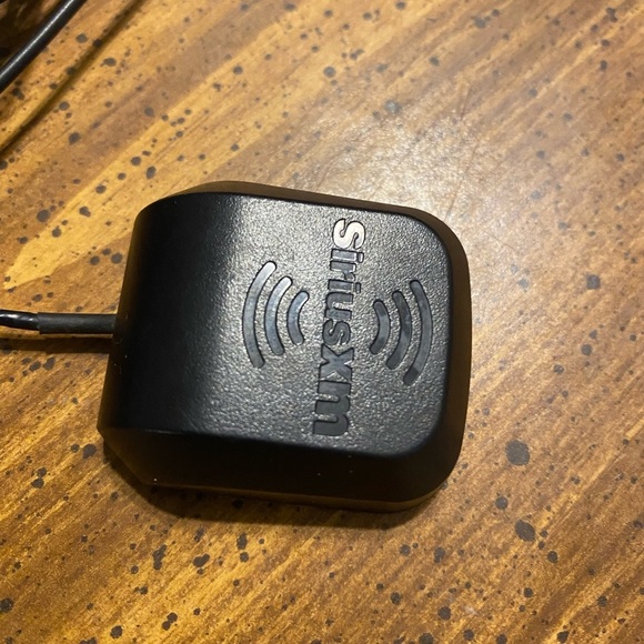 SiriusXM Satellite Radio Antenna Model NGVA3 - Picture 3 of 4